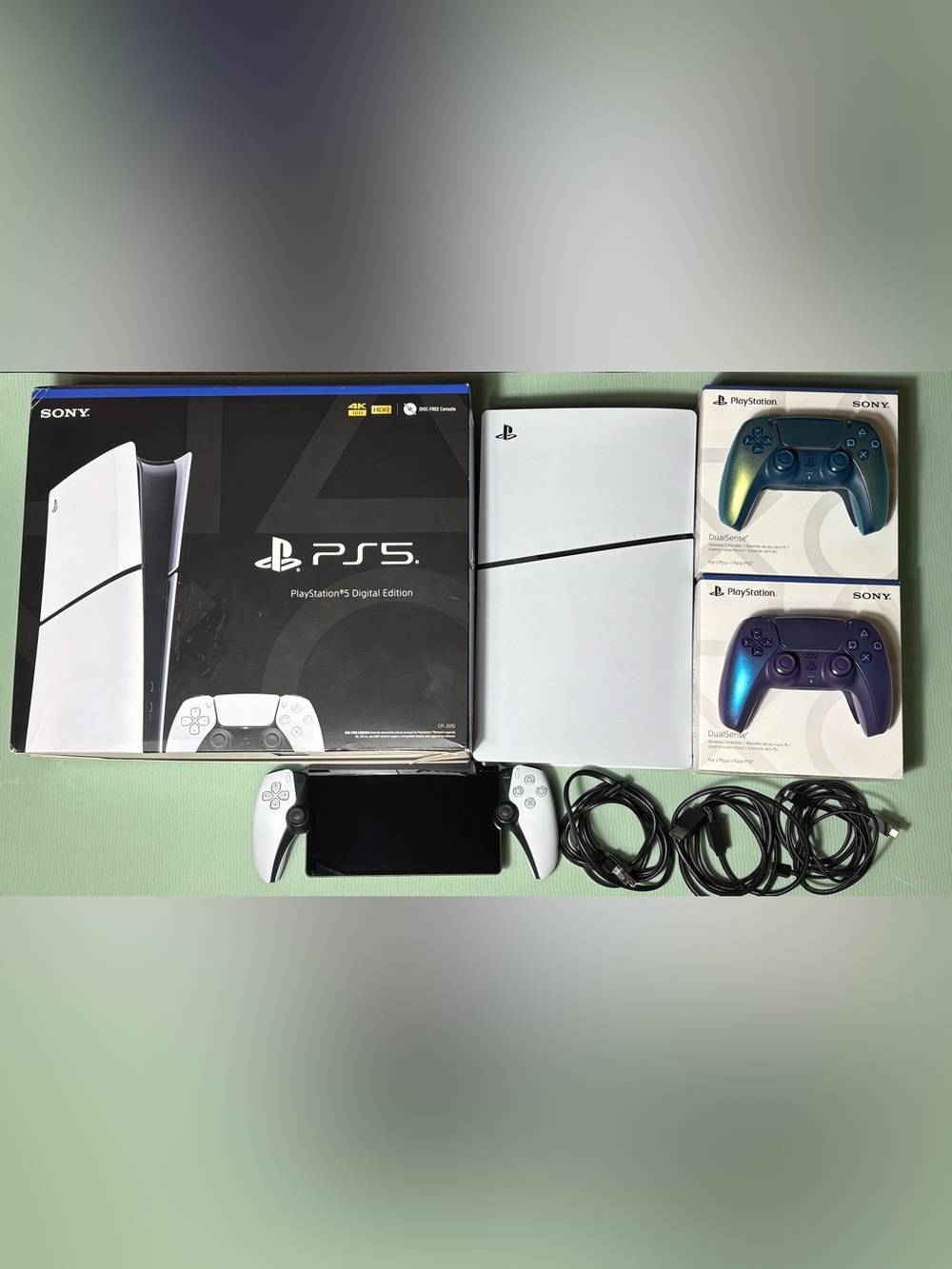 Sony PlayStation 5 PS5 digital edition 1Tb, PS5 portal and two controller